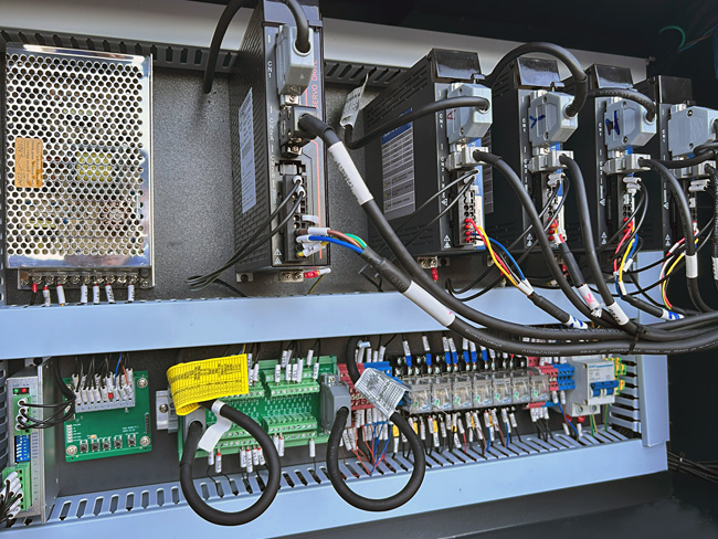 小型車銑復(fù)合機